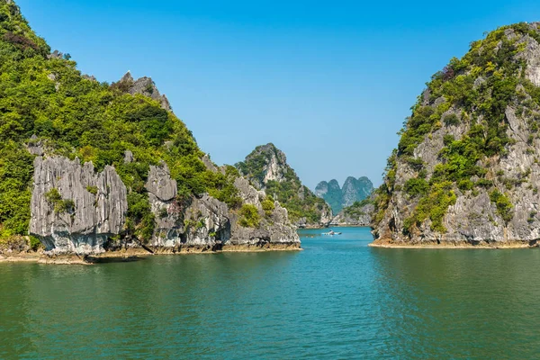 Gyönyörű Kilátás Vietnami Halong Öbölben — Stock Fotó
