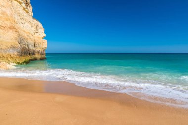 Praia de Benagil - güzel bir plaj ve sahil Portekiz Algarve