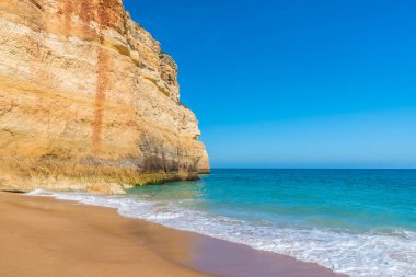 Praia de Benagil - güzel bir plaj ve sahil Portekiz Algarve