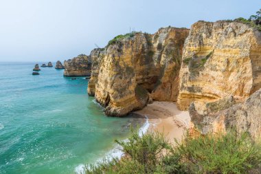 Praia de Dona Ana - güzel plaj Algarve, Portekiz