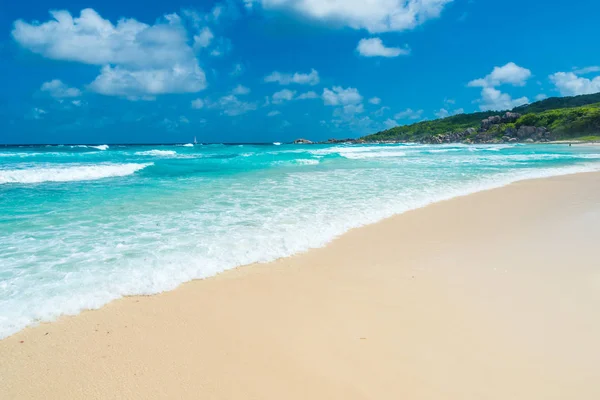 Tropiska Grand Anse Digue Seychellerna — Stockfoto