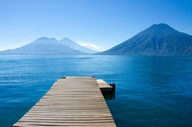 Guatemala - Maya kültür güzel vulcano peyzaj dağlık göl Atitlan