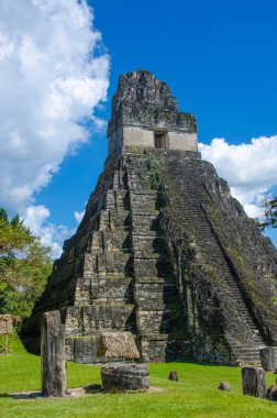 Tikal - Maya Harabeleri yağmur ormanlarında Guatemala