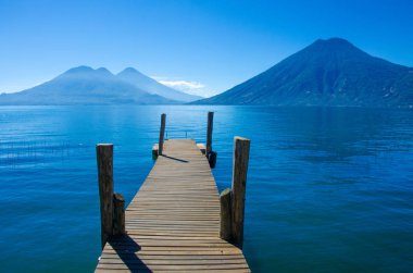Guatemala - Maya kültür güzel vulcano peyzaj dağlık göl Atitlan