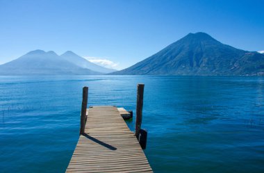 Guatemala - Maya kültür güzel vulcano peyzaj dağlık göl Atitlan