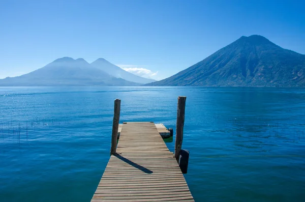 Guatemala - Maya kültür güzel vulcano peyzaj dağlık göl Atitlan