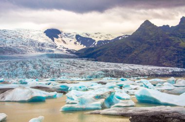İzlanda'daki Jokursarlon buzul Gölü