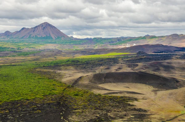 Myvatn - İzlanda yanardağ peyzaj