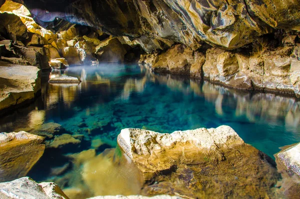 Islande Myvatn Piscine Chaude Dans Grotte — Photo