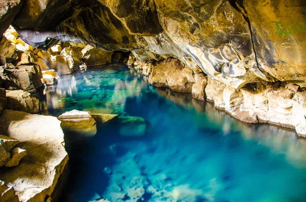 Islande Myvatn Piscine Chaude Dans Grotte — Photo