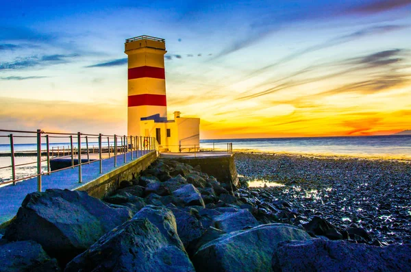 İzlanda sahil görünümü deniz feneri