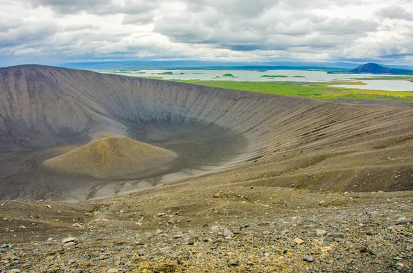 Myvatn - İzlanda yanardağ peyzaj