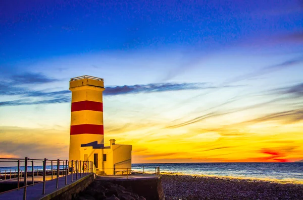 İzlanda sahil görünümü deniz feneri