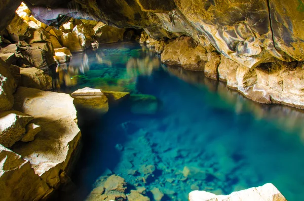 Islande Myvatn Piscine Chaude Dans Grotte — Photo