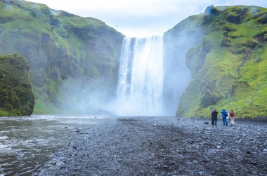 Skogafoss - İzlanda'nın güneyindeki büyük şelale 