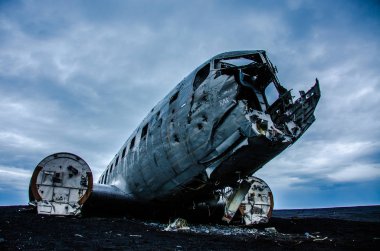 Uçak kazasında ıssız dağlar