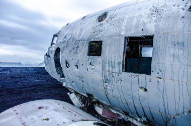 Uçak kazasında ıssız dağlar