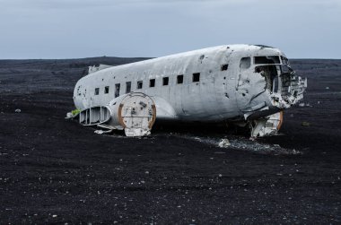 Uçak kazasında ıssız dağlar