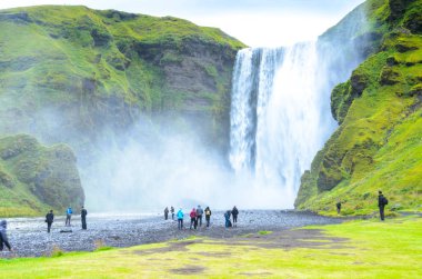 Skogafoss - İzlanda'nın güneyindeki büyük şelale 