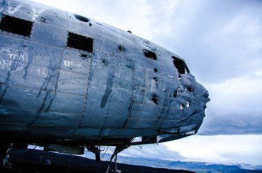 Uçak kazasında ıssız dağlar