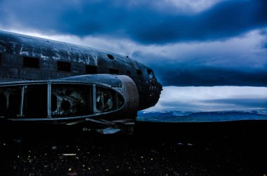 Uçak kazasında ıssız dağlar