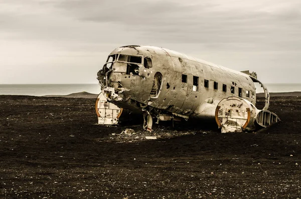 Uçak kazasında ıssız dağlar