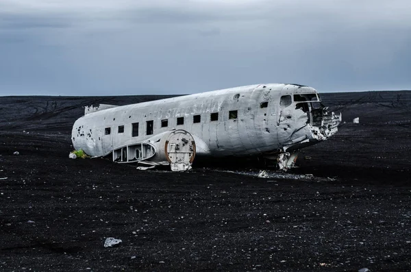Uçak kazasında ıssız dağlar