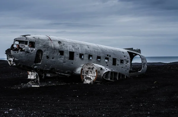 Uçak kazasında ıssız dağlar