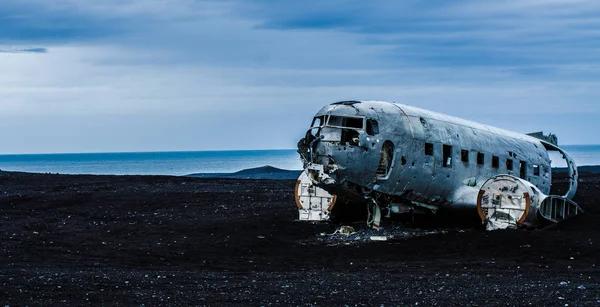 Uçak kazasında ıssız dağlar