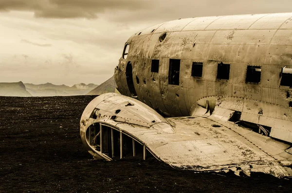 Uçak kazasında ıssız dağlar