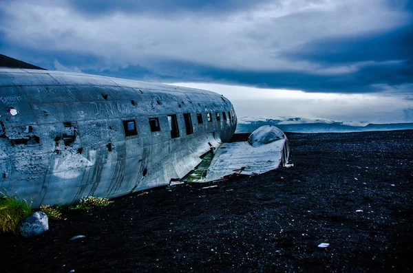 Uçak kazasında ıssız dağlar