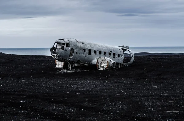 Uçak kazasında ıssız dağlar