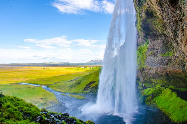 İzlanda'daki Seljalandsfoss güzel şelale