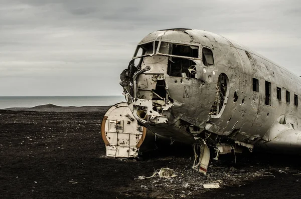 Uçak kazasında ıssız dağlar