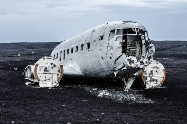 Uçak kazasında ıssız dağlar