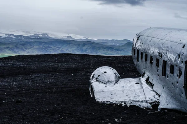 Uçak kazasında ıssız dağlar