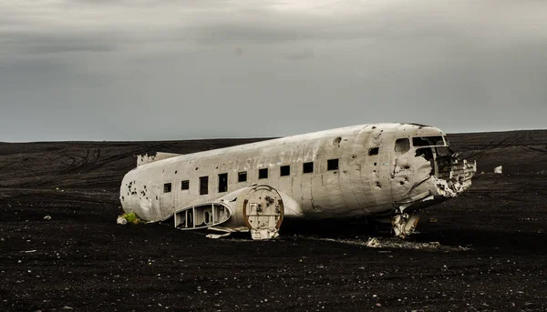 Uçak kazasında ıssız dağlar