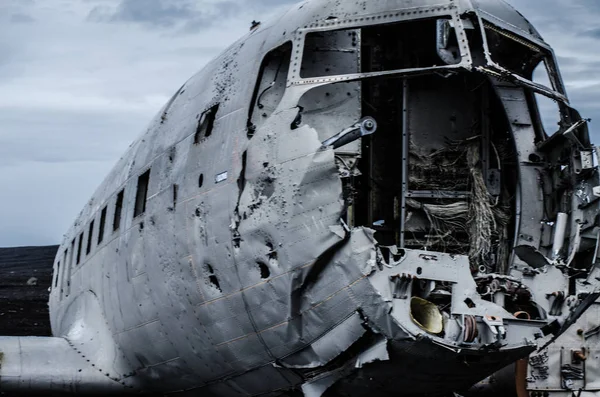 Uçak kazasında ıssız dağlar