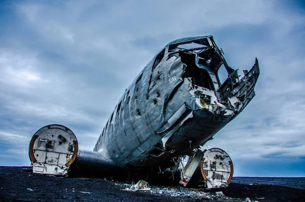 Uçak kazasında ıssız dağlar