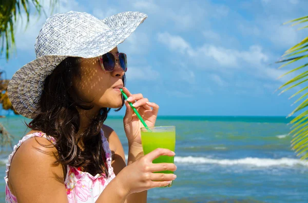 Refreshing Cocktail Beach Belize Recreation Tropical Destination Vacation Paradise Coast — Stock Photo, Image