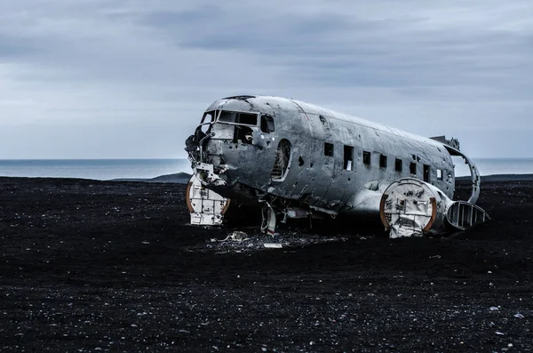 Uçak kazasında ıssız dağlar