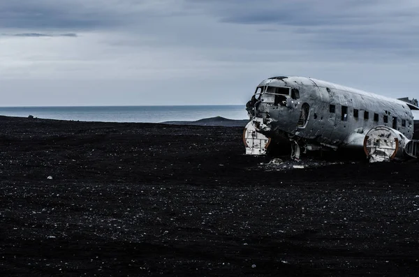 Uçak kazasında ıssız dağlar