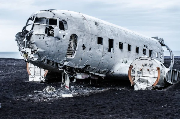 Uçak kazasında ıssız dağlar