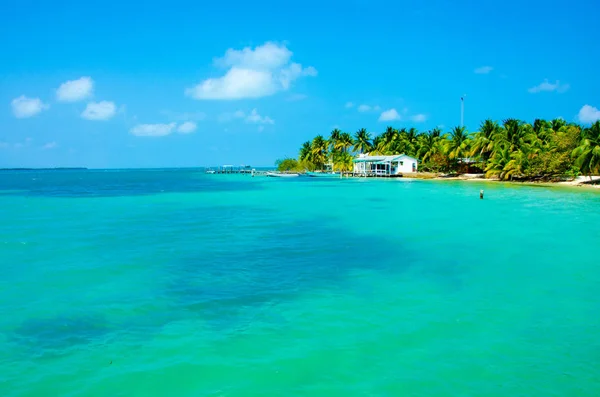 伯利兹的南水 Caye 小加勒比天堂岛 带热带海滩度假和放松 — 图库照片