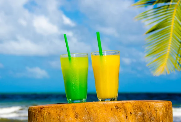 Belize - tatil tropikal hedef rekreasyon - cenneti Coast Beach serinletici kokteyller