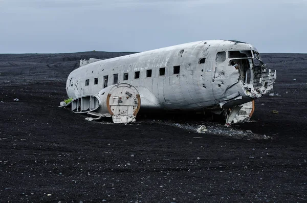 Uçak kazasında ıssız dağlar