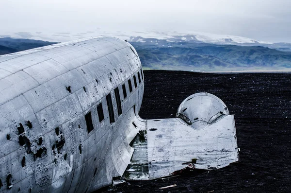 Uçak kazasında ıssız dağlar