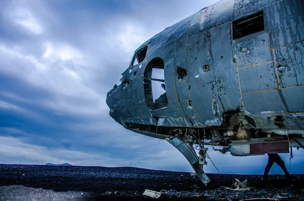 Uçak kazasında ıssız dağlar