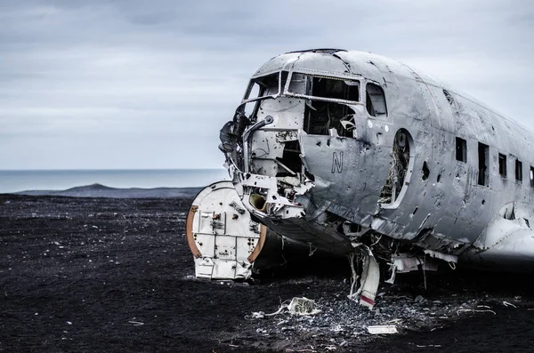 Uçak kazasında ıssız dağlar