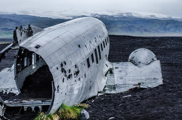 Uçak kazasında ıssız dağlar